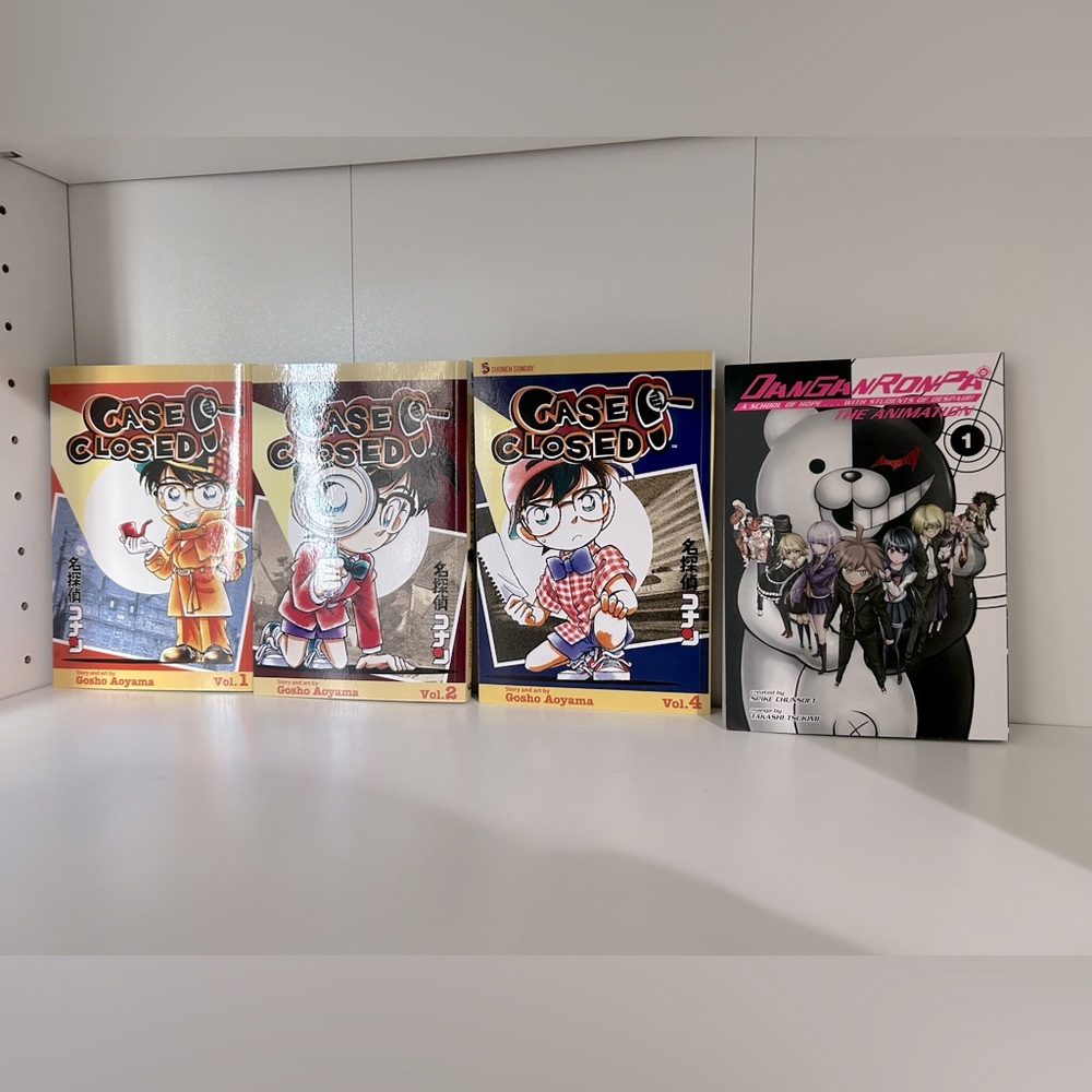 Manga Case Closed (1,2 and 4) and Danganronpa 1